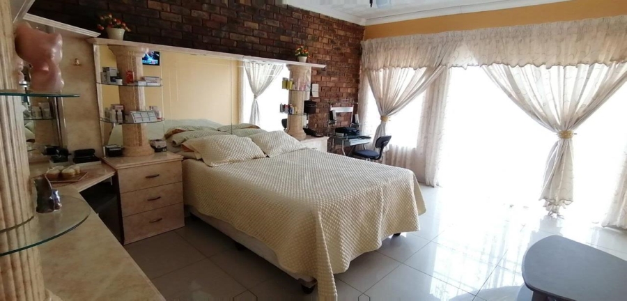 5 Bedroom Property for Sale in The Orchards Gauteng