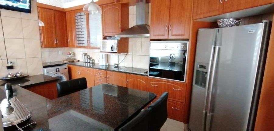 5 Bedroom Property for Sale in The Orchards Gauteng