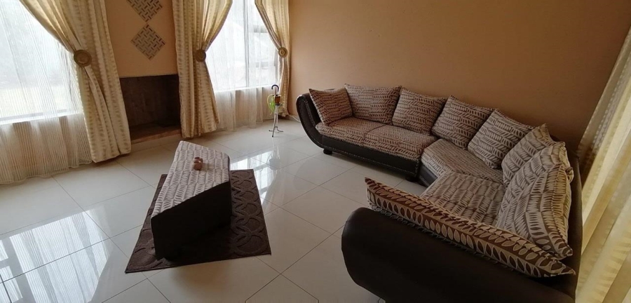 5 Bedroom Property for Sale in The Orchards Gauteng