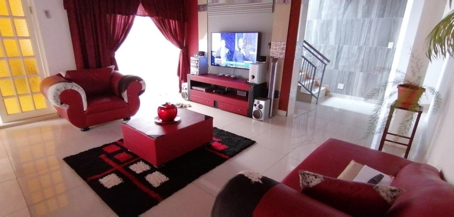 5 Bedroom Property for Sale in The Orchards Gauteng