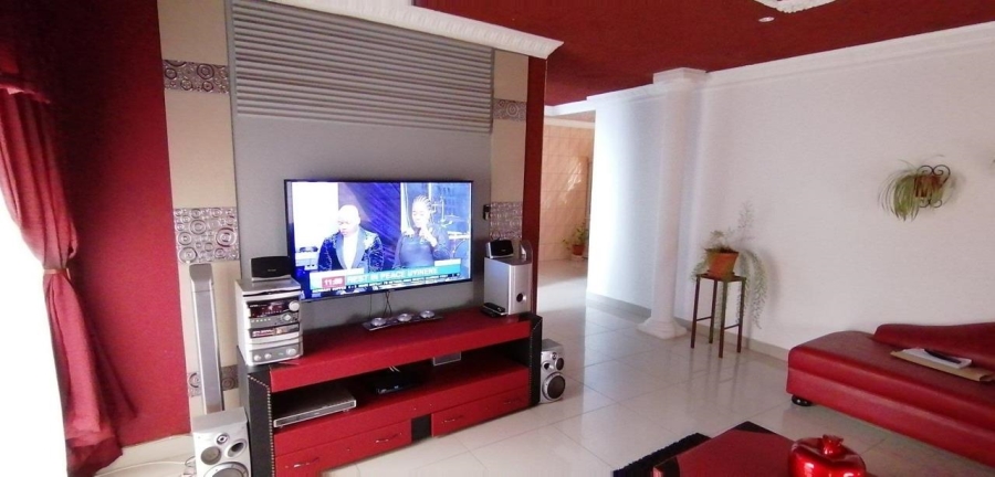 5 Bedroom Property for Sale in The Orchards Gauteng