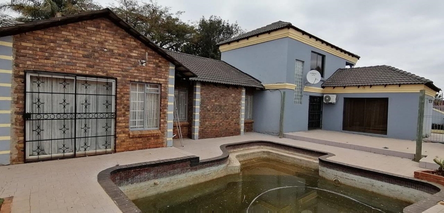 5 Bedroom Property for Sale in The Orchards Gauteng