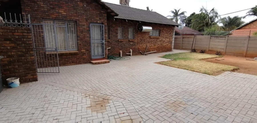 5 Bedroom Property for Sale in The Orchards Gauteng
