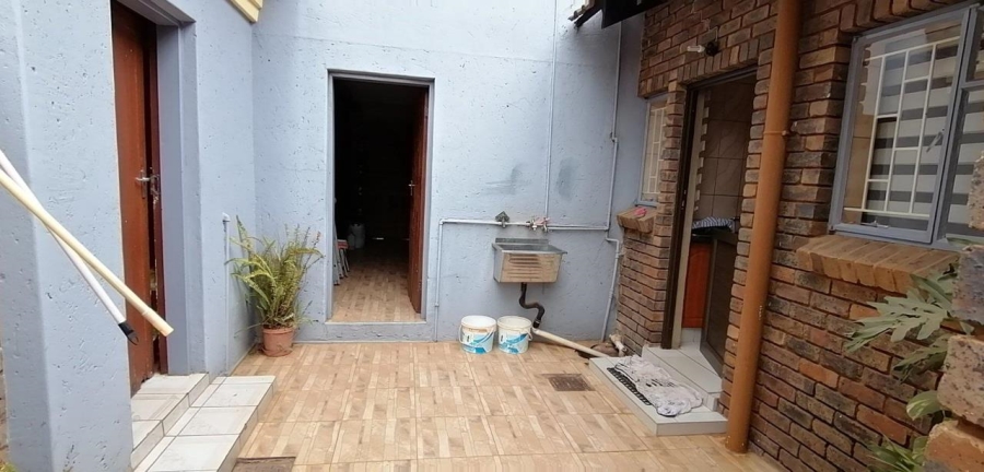 5 Bedroom Property for Sale in The Orchards Gauteng