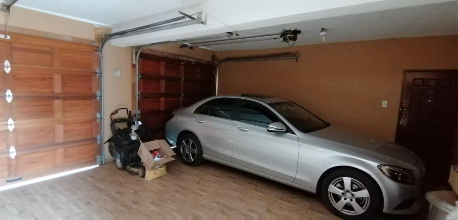 5 Bedroom Property for Sale in The Orchards Gauteng