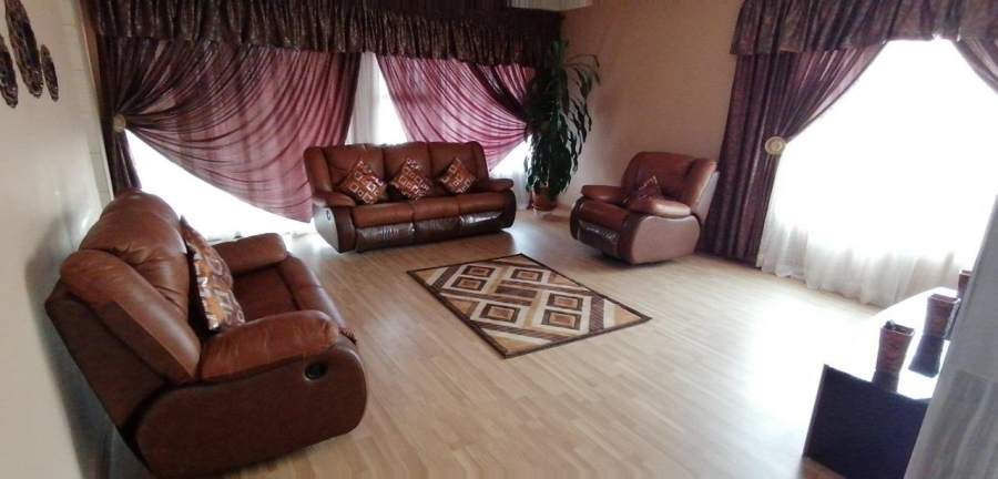 5 Bedroom Property for Sale in The Orchards Gauteng