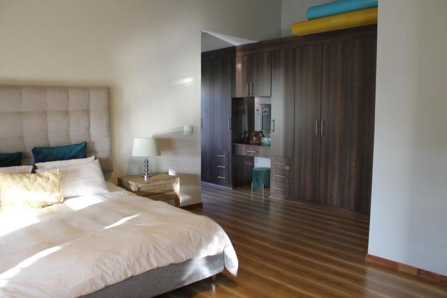 5 Bedroom Property for Sale in Copperleaf Estate Gauteng