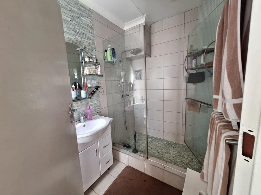7 Bedroom Property for Sale in Annlin Gauteng