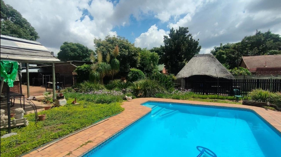 7 Bedroom Property for Sale in Annlin Gauteng