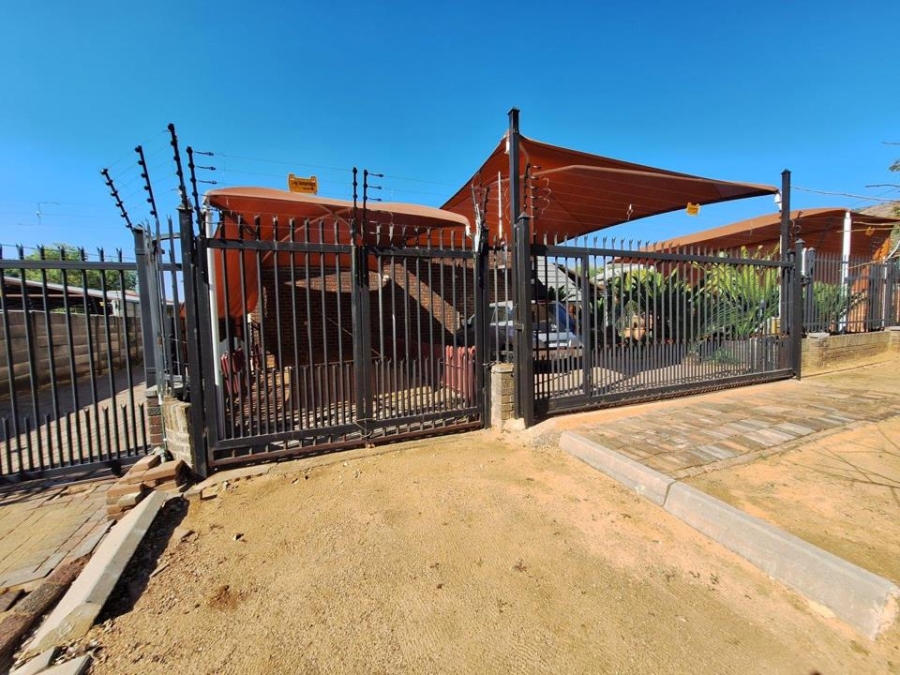 7 Bedroom Property for Sale in Annlin Gauteng