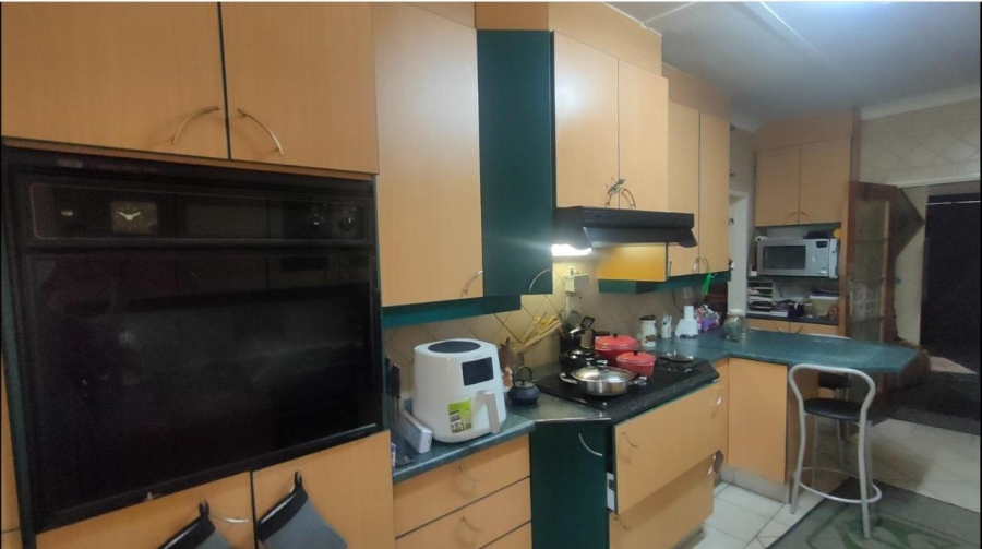 7 Bedroom Property for Sale in Annlin Gauteng