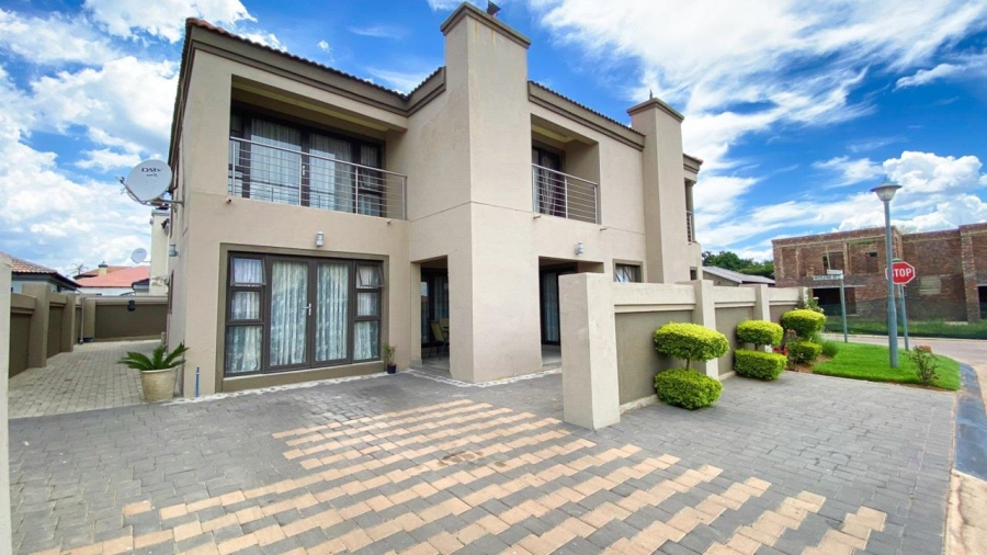 4 Bedroom Property for Sale in The Orchards Gauteng