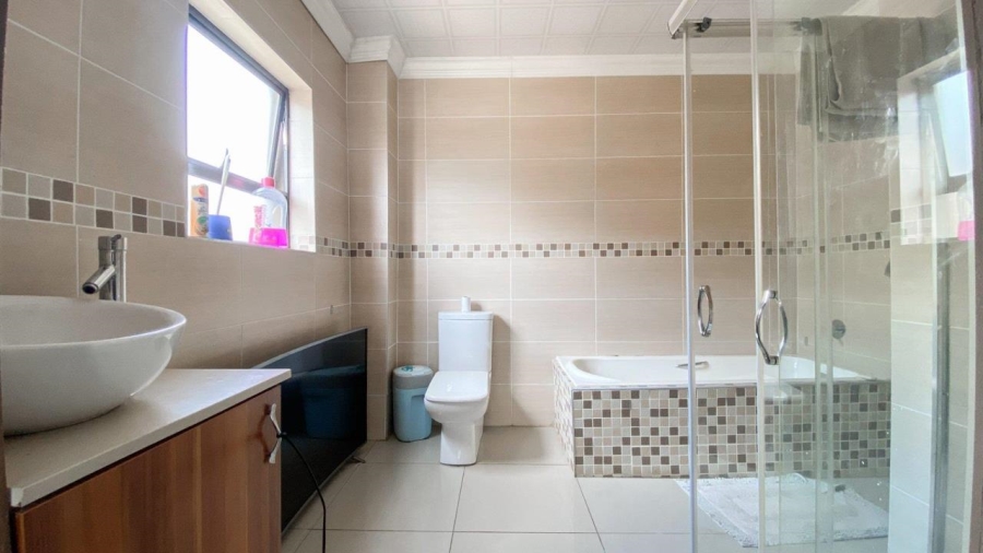 4 Bedroom Property for Sale in The Orchards Gauteng