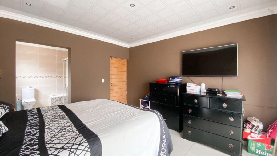 4 Bedroom Property for Sale in The Orchards Gauteng