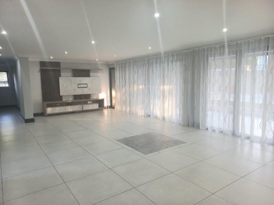 5 Bedroom Property for Sale in The Ridge Gauteng