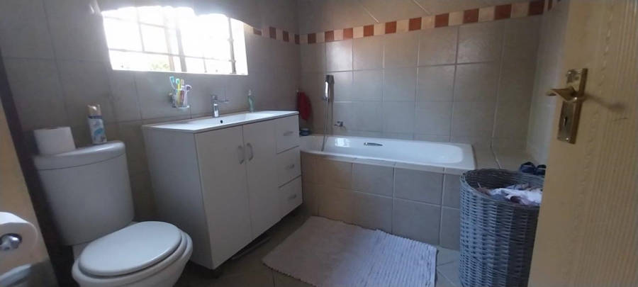 4 Bedroom Property for Sale in Hesteapark Gauteng