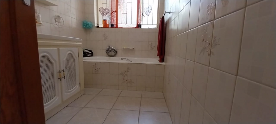 4 Bedroom Property for Sale in Annlin Gauteng