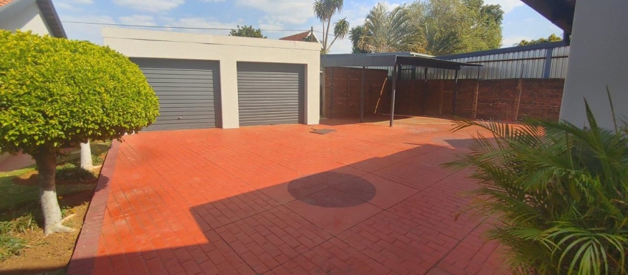 3 Bedroom Property for Sale in Dorandia Gauteng