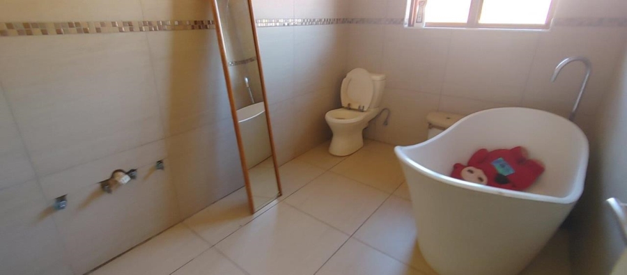 5 Bedroom Property for Sale in Amandasig Gauteng