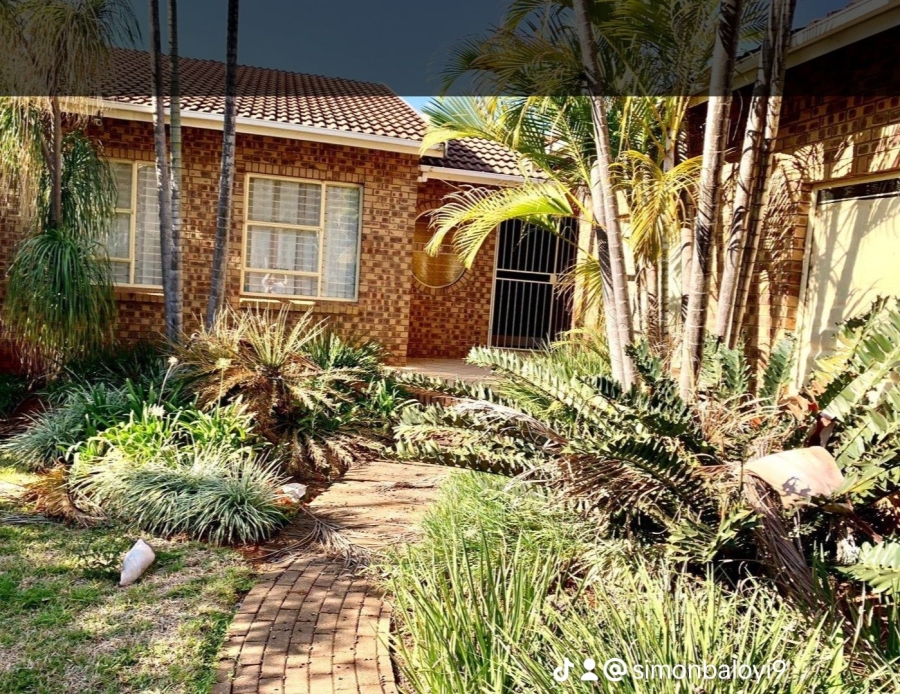 5 Bedroom Property for Sale in Chantelle Gauteng