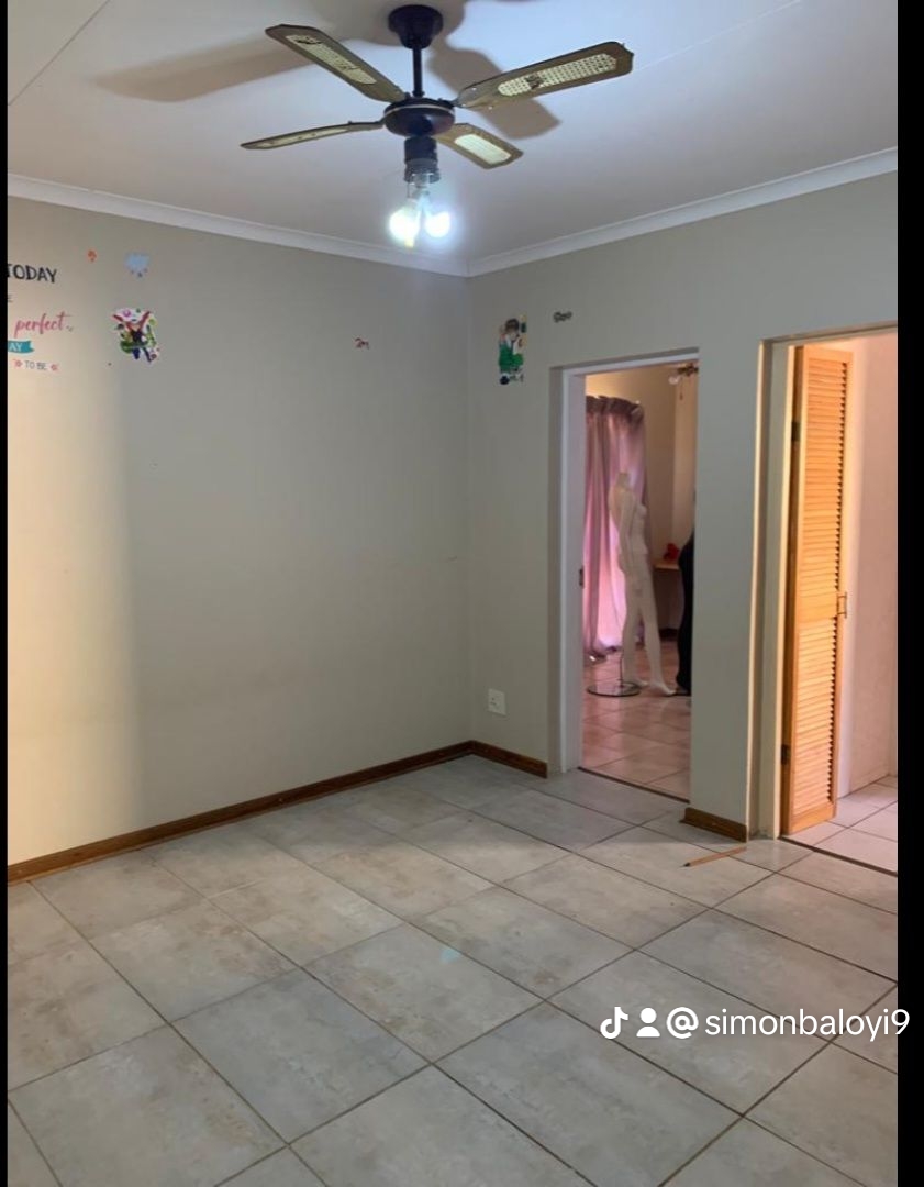 5 Bedroom Property for Sale in Chantelle Gauteng