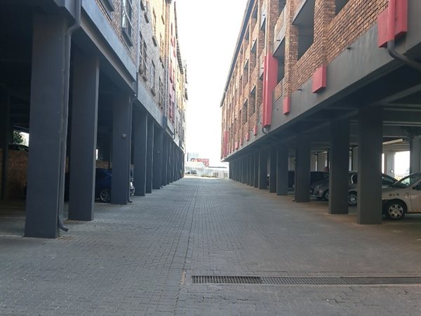 1 Bedroom Property for Sale in Grand Central Gauteng