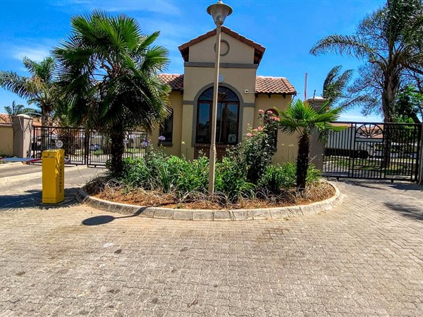 2 Bedroom Property for Sale in Halfway Gardens Gauteng