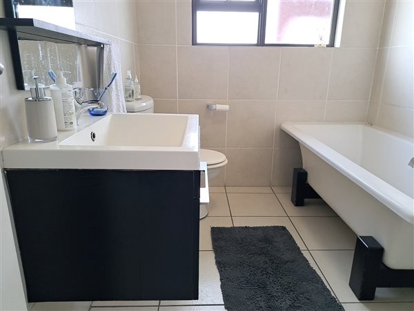 2 Bedroom Property for Sale in Noordwyk Gauteng