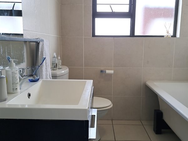 2 Bedroom Property for Sale in Noordwyk Gauteng