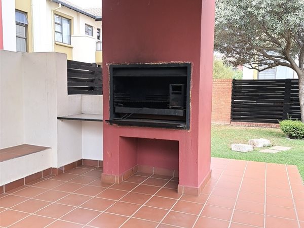 2 Bedroom Property for Sale in Noordwyk Gauteng