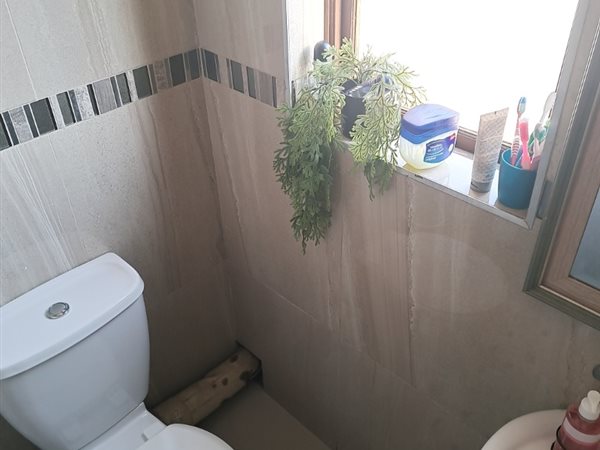 2 Bedroom Property for Sale in Vorna Valley Gauteng