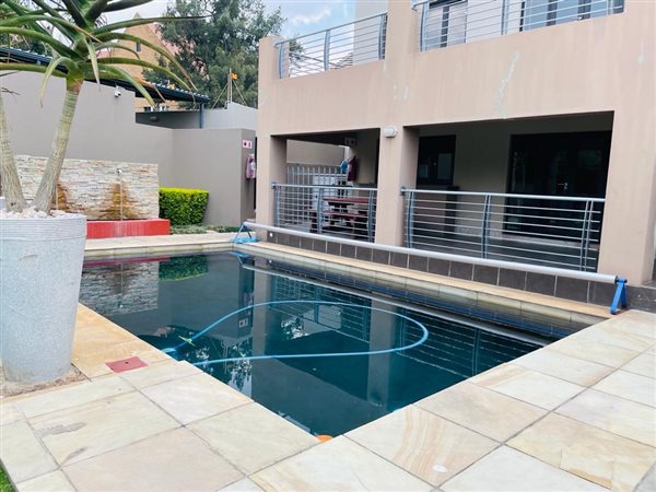 2 Bedroom Property for Sale in Sunninghill Gauteng