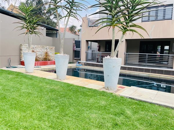 2 Bedroom Property for Sale in Sunninghill Gauteng