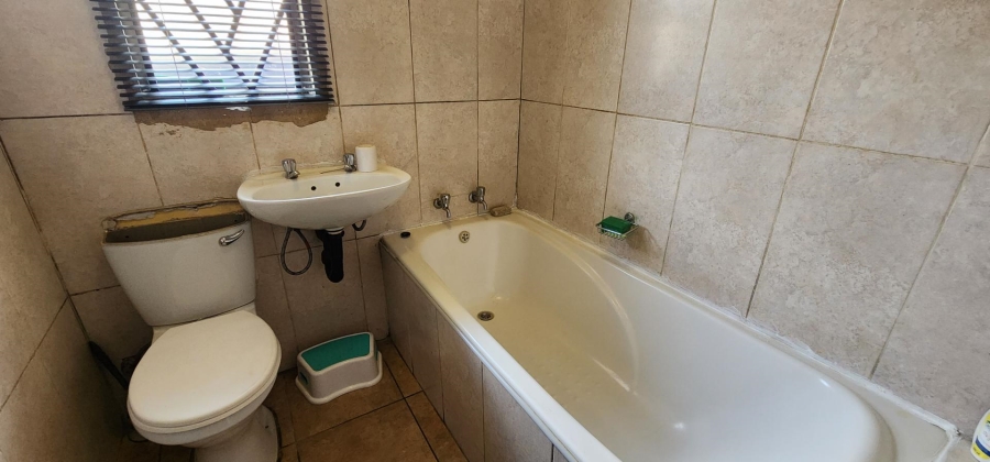 3 Bedroom Property for Sale in Windmill Park Gauteng