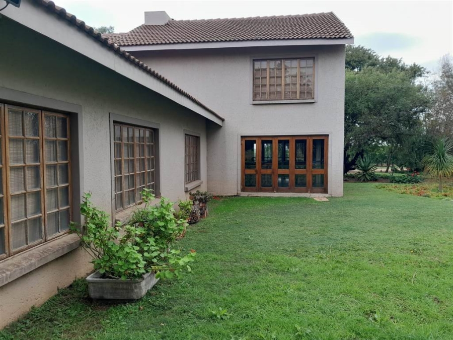 6 Bedroom Property for Sale in Eldorette Gauteng