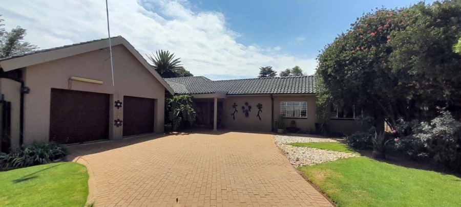 5 Bedroom Property for Sale in Eloffsdal Gauteng