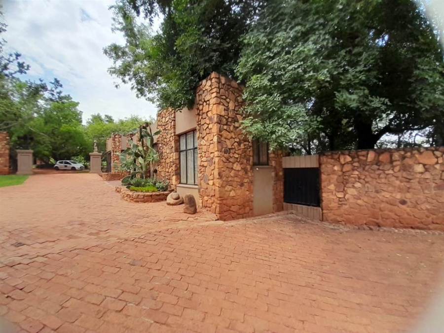 7 Bedroom Property for Sale in Leeuwfontein Gauteng