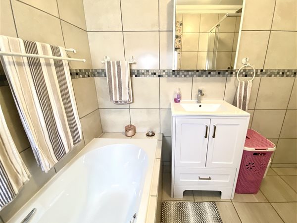 3 Bedroom Property for Sale in Elardus Park Gauteng