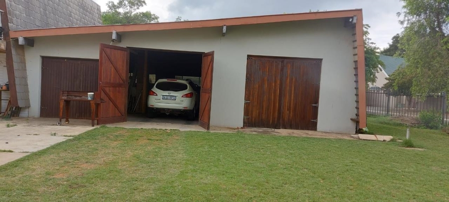 5 Bedroom Property for Sale in Alrapark Gauteng