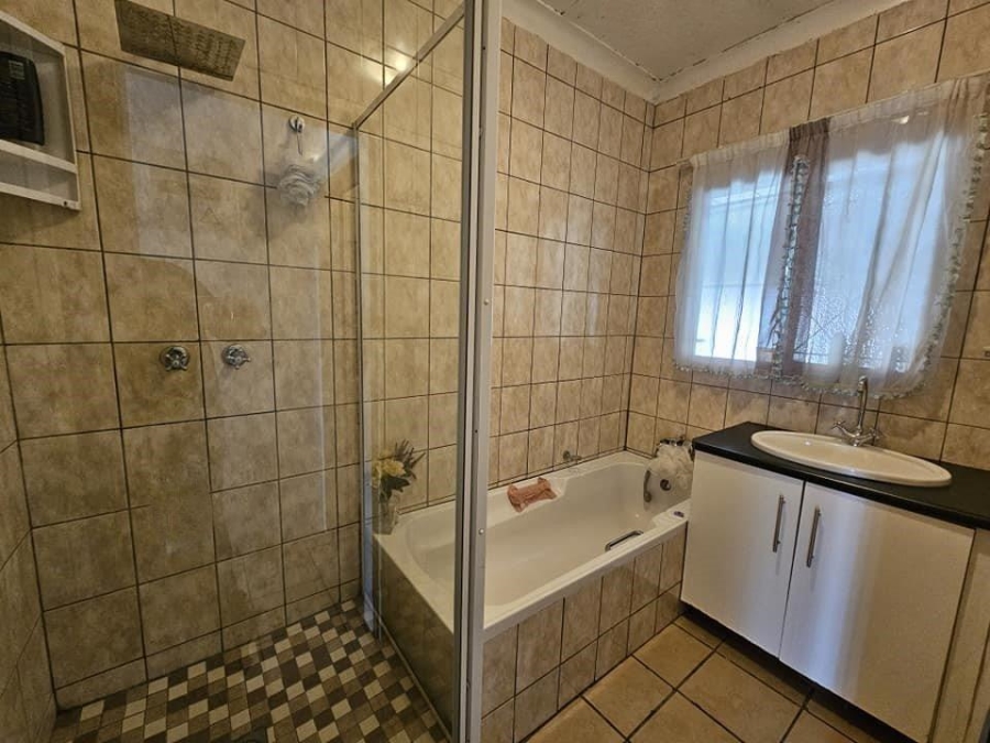 4 Bedroom Property for Sale in Noycedale Gauteng