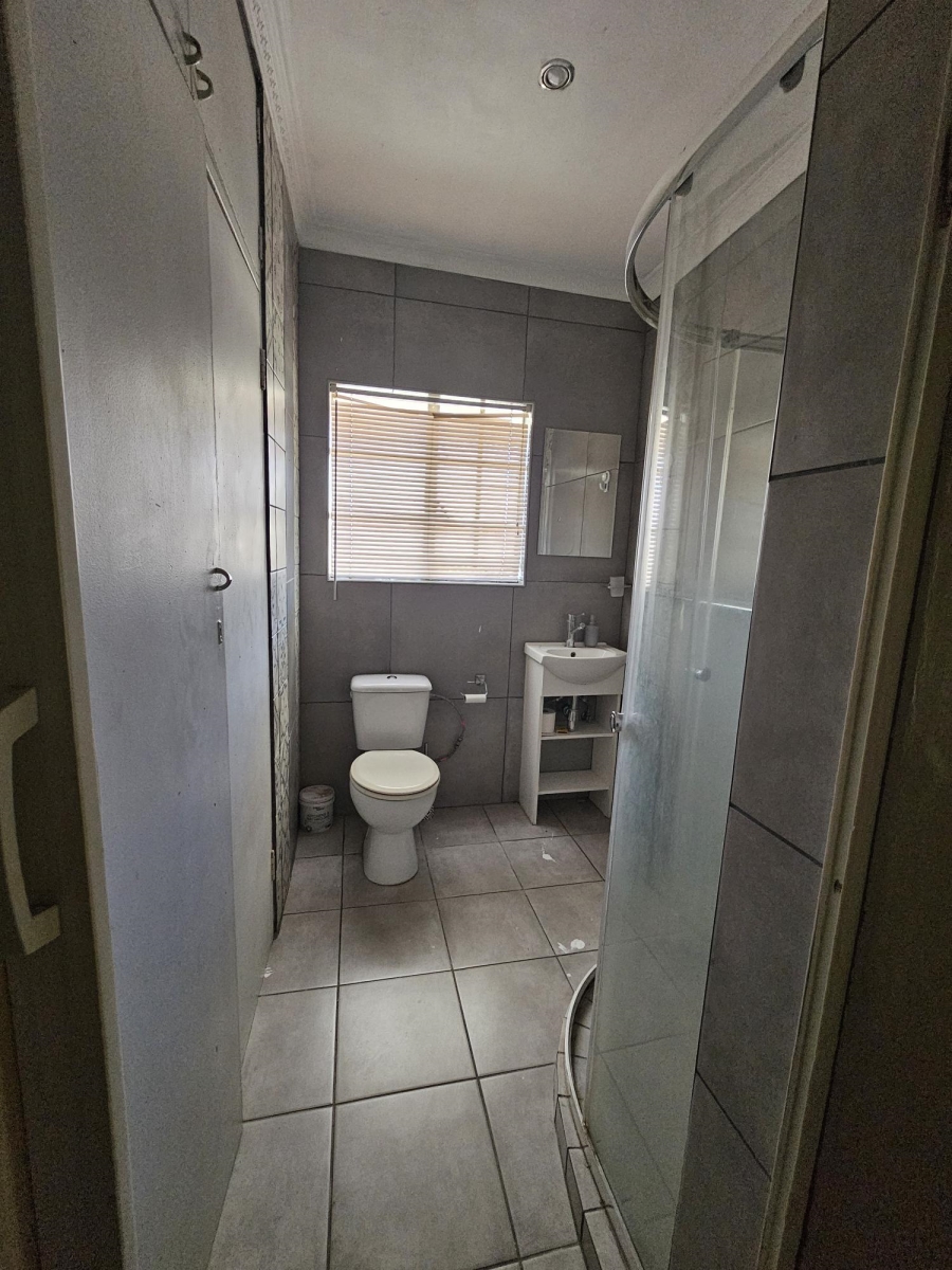 To Let 3 Bedroom Property for Rent in South Crest Gauteng