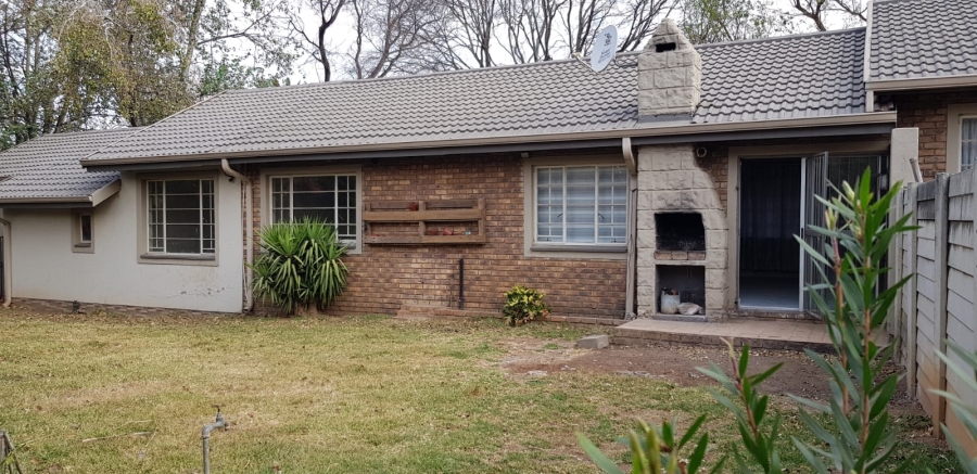 To Let 3 Bedroom Property for Rent in South Crest Gauteng