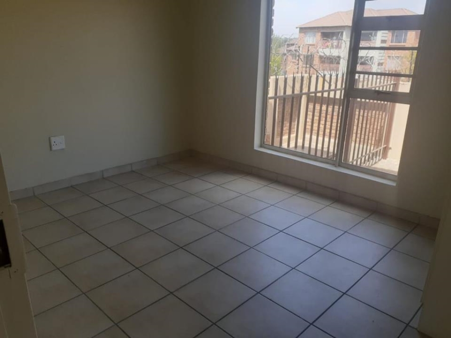 2 Bedroom Property for Sale in Birchleigh Gauteng