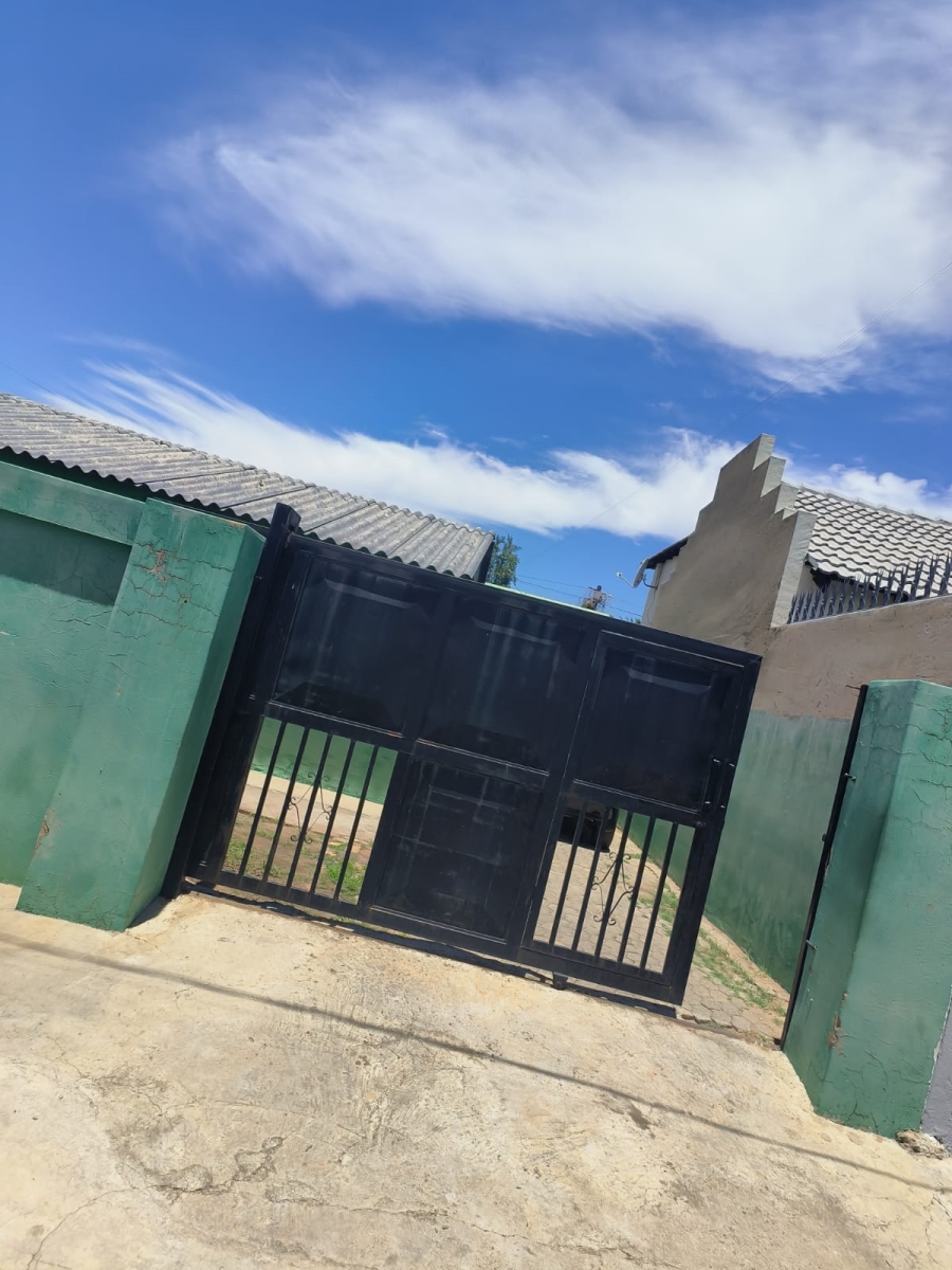 2 Bedroom Property for Sale in Senaoane Gauteng