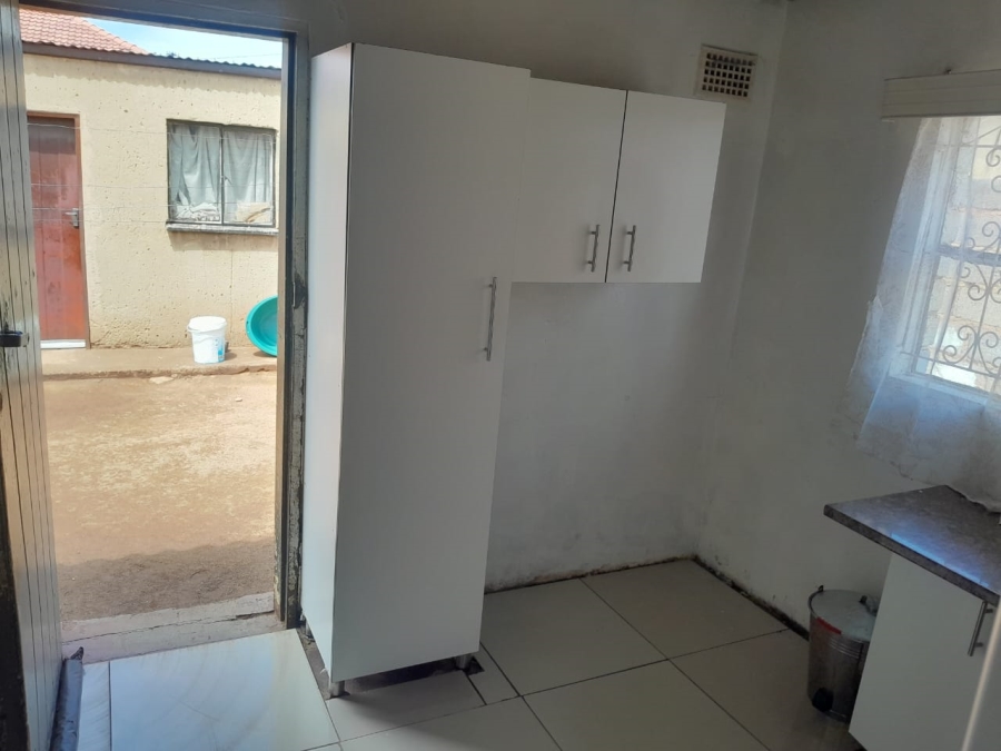 2 Bedroom Property for Sale in Dhlamini Gauteng