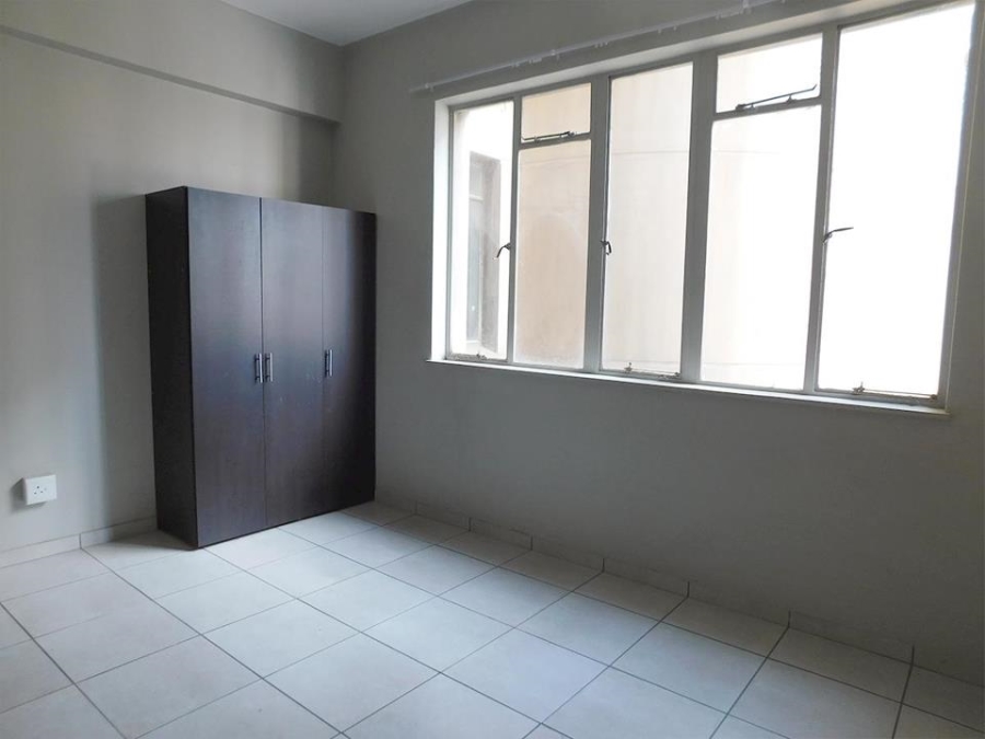To Let 4 Bedroom Property for Rent in Johannesburg Central Gauteng