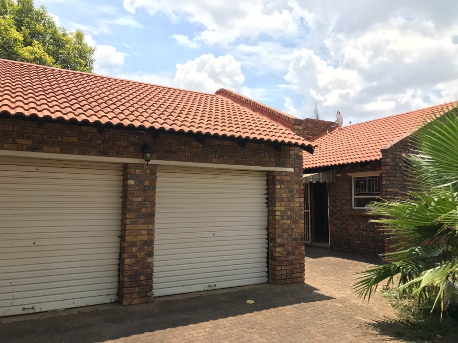 0 Bedroom Property for Sale in Falcon Ridge Gauteng