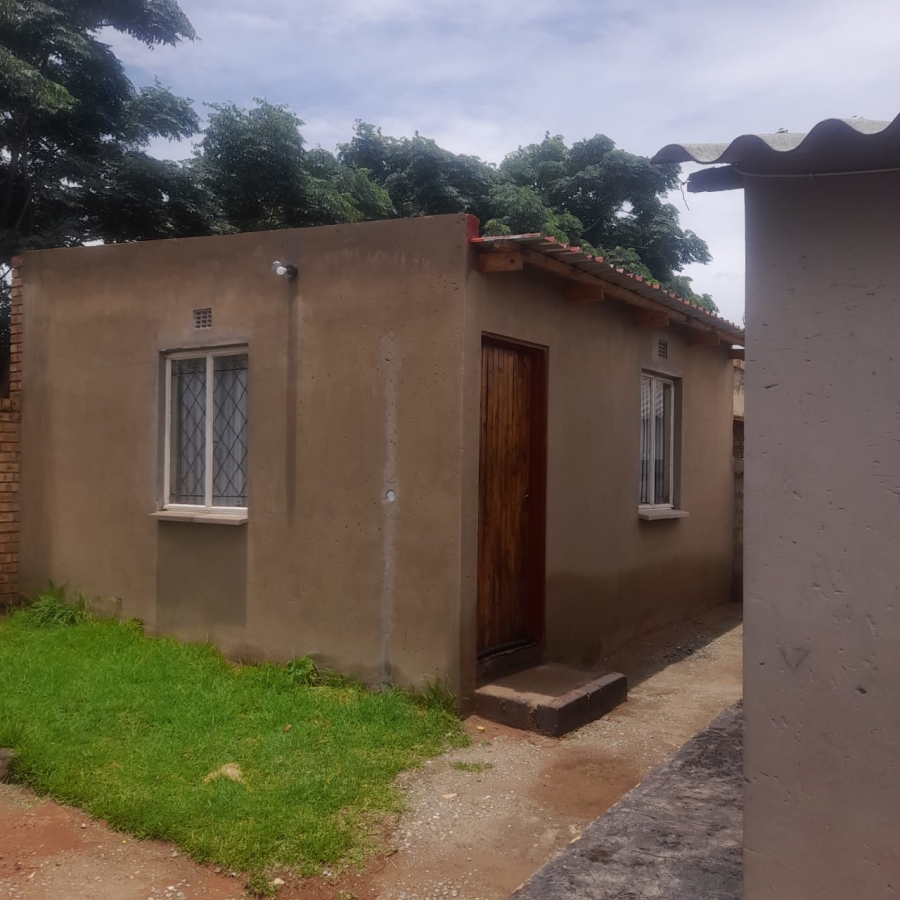 2 Bedroom Property for Sale in Chiawelo Gauteng