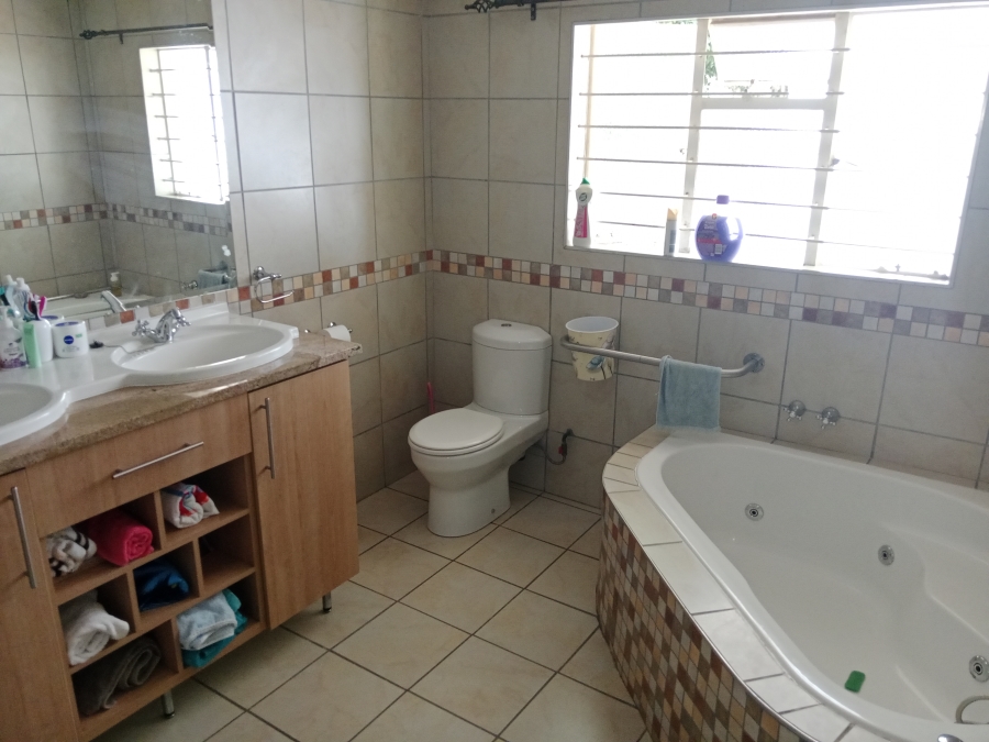 3 Bedroom Property for Sale in Tileba Gauteng