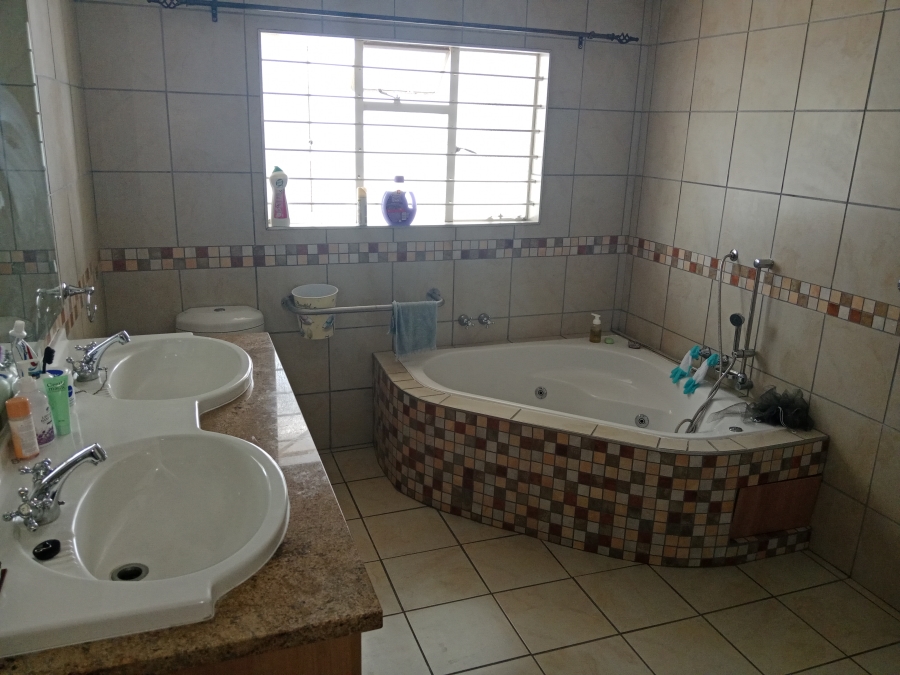 3 Bedroom Property for Sale in Tileba Gauteng